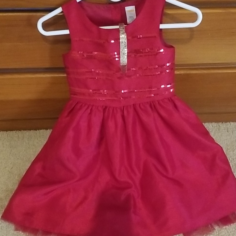 A red silk dress of size 7 with golden hairband